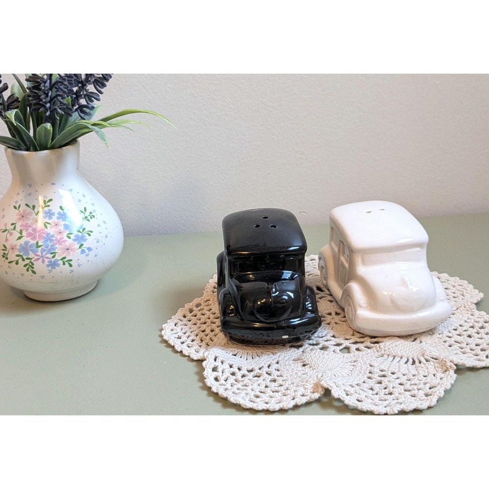 Vintage Artmark 1991 Car Salt & Pepper Shakers Black White Ceramic Pair